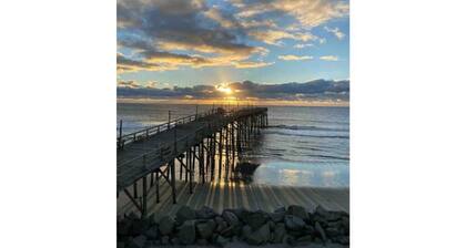 Large 2 bedroom, sleeps 6, 30 seconds to the sand!