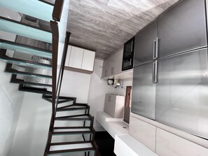 Kühlschrank, Mikrowelle, Ofen, Geschirrspüler