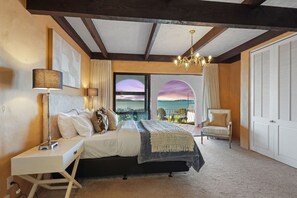 5 bedrooms, desk, iron/ironing board, free WiFi