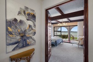 5 Schlafzimmer, Schreibtisch, Bügeleisen/Bügelbrett, kostenloses WLAN