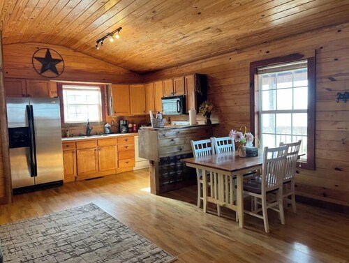 The Overlook Cabin: Breath-taking Views & King Bed