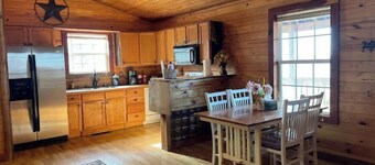 The Overlook Cabin: Breath-taking Views & King Bed
