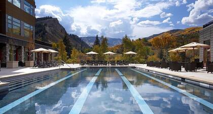 Riverfront Westin Studio Prem Villa: Sleeps 4, March 13-20, 2026, Ski In/Out