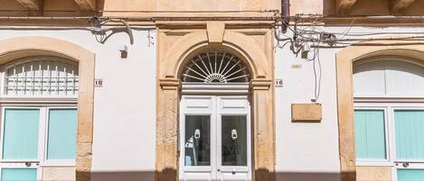 Fachada de la propiedad