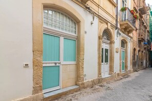 Front of property - A'Storia (Syracuse)