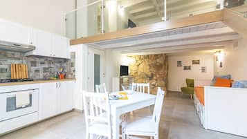 Loft júnior | Área de estar | TV de tela plana