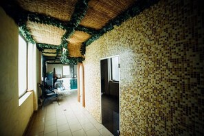 Sauna, steam room, hot springs, deep-tissue massages, Swedish massages - complex domeniul regilor (Ciurila)