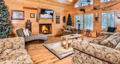 Dog-friendly lakefront lodge with firepit, dock, & gas fireplace
