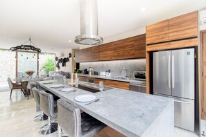 Fridge, microwave, oven, stovetop - 3-story condo with private plunge pool, balcony, exercise room, and AC (Tulum)