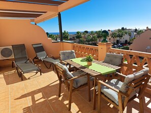 Outdoor dining - Attic, large terrace. 2 Km. from Fuengirola. Wyndham Resorts Mijas-Costa area. (Mijas-Costa)