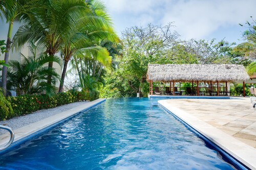 Fabulous ocean-view apartment with balcony, pool, grill, & full kitchen