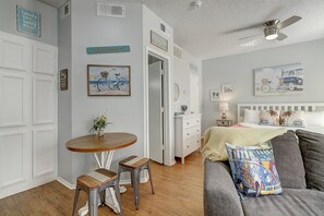 Iron/ironing board, internet, bed sheets