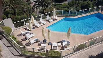 PISCINE VUE DE LA TERRASSE