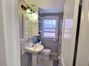 Combined shower/bathtub - City Central-Germantown Sanctuary (Louisville)