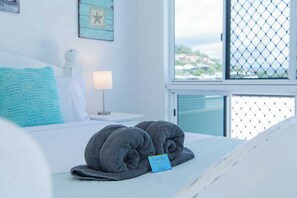 Iron/ironing board, WiFi, bed sheets