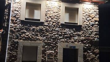 تفاصيل الفندق من الخارج