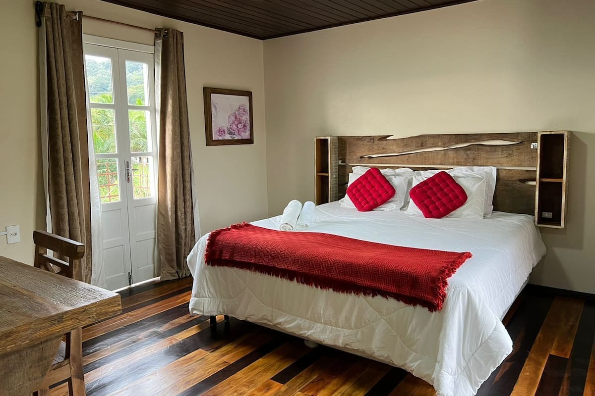 Chale Cedro | 1 bedroom, desk, laptop workspace, free WiFi