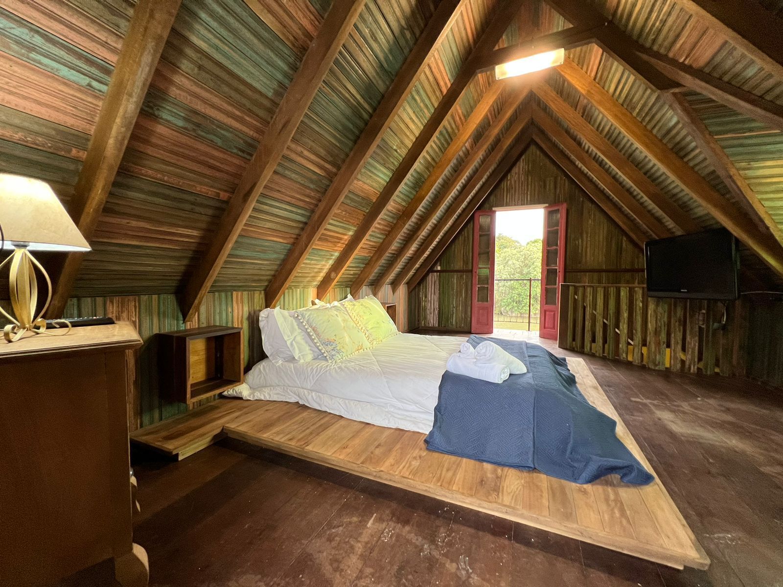 Desk, laptop workspace, free WiFi, bed sheets