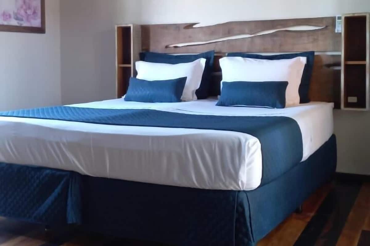 1 bedroom, desk, laptop workspace, free WiFi
