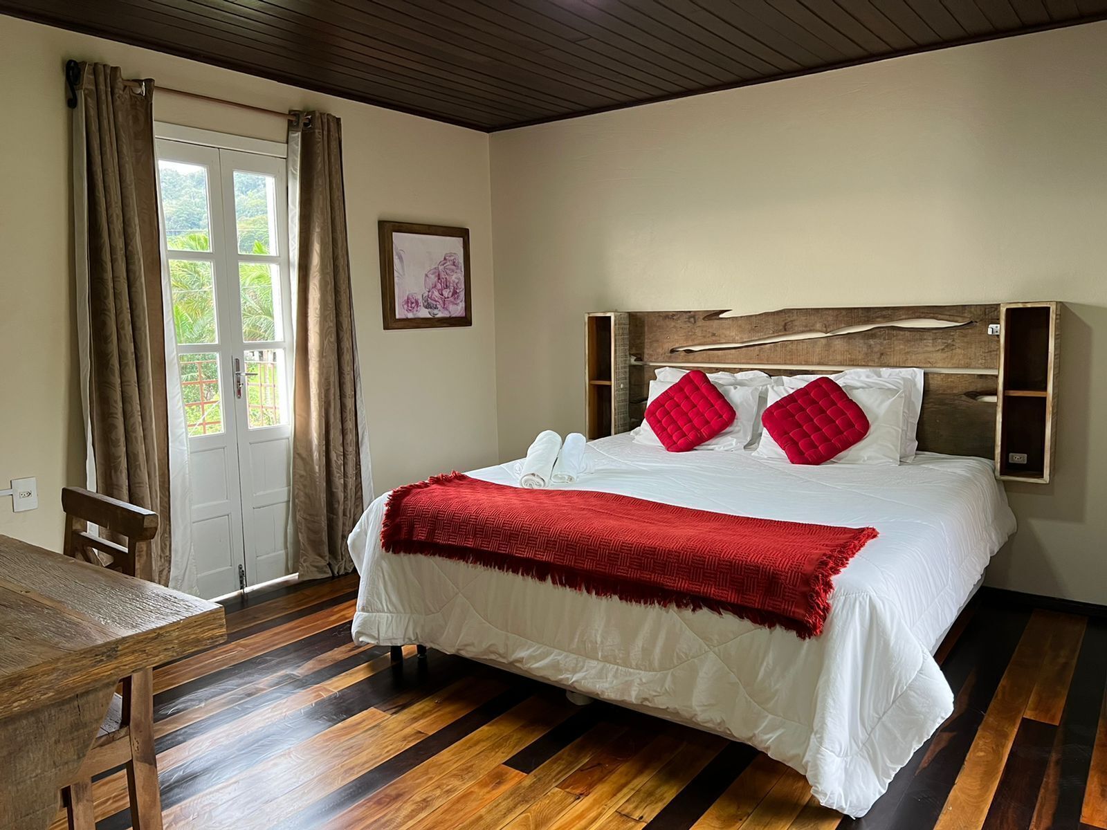 Desk, laptop workspace, free WiFi, bed sheets