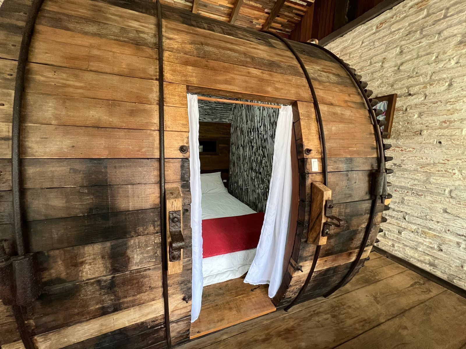 Desk, laptop workspace, free WiFi, bed sheets