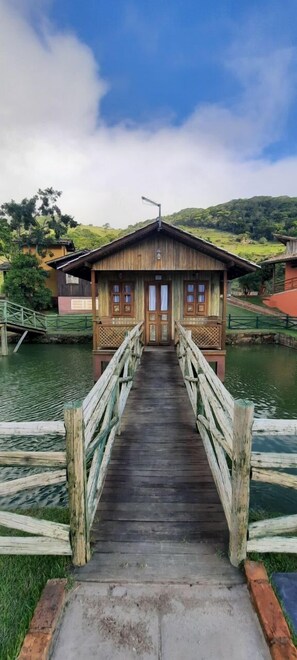 Bureau, espace de travail pour ordinateur portable, Wi-Fi gratuit