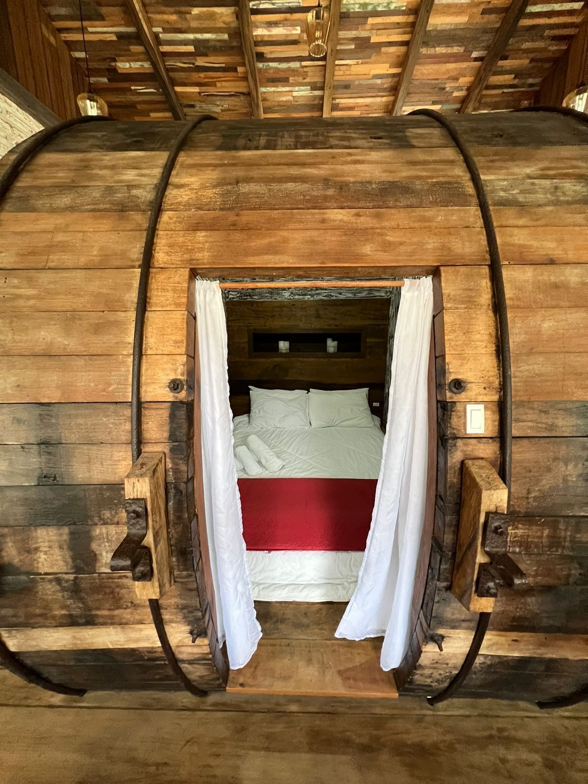 Desk, laptop workspace, free WiFi, bed sheets