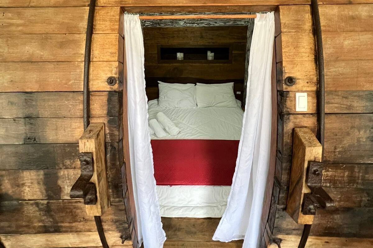 Desk, laptop workspace, free WiFi, bed sheets
