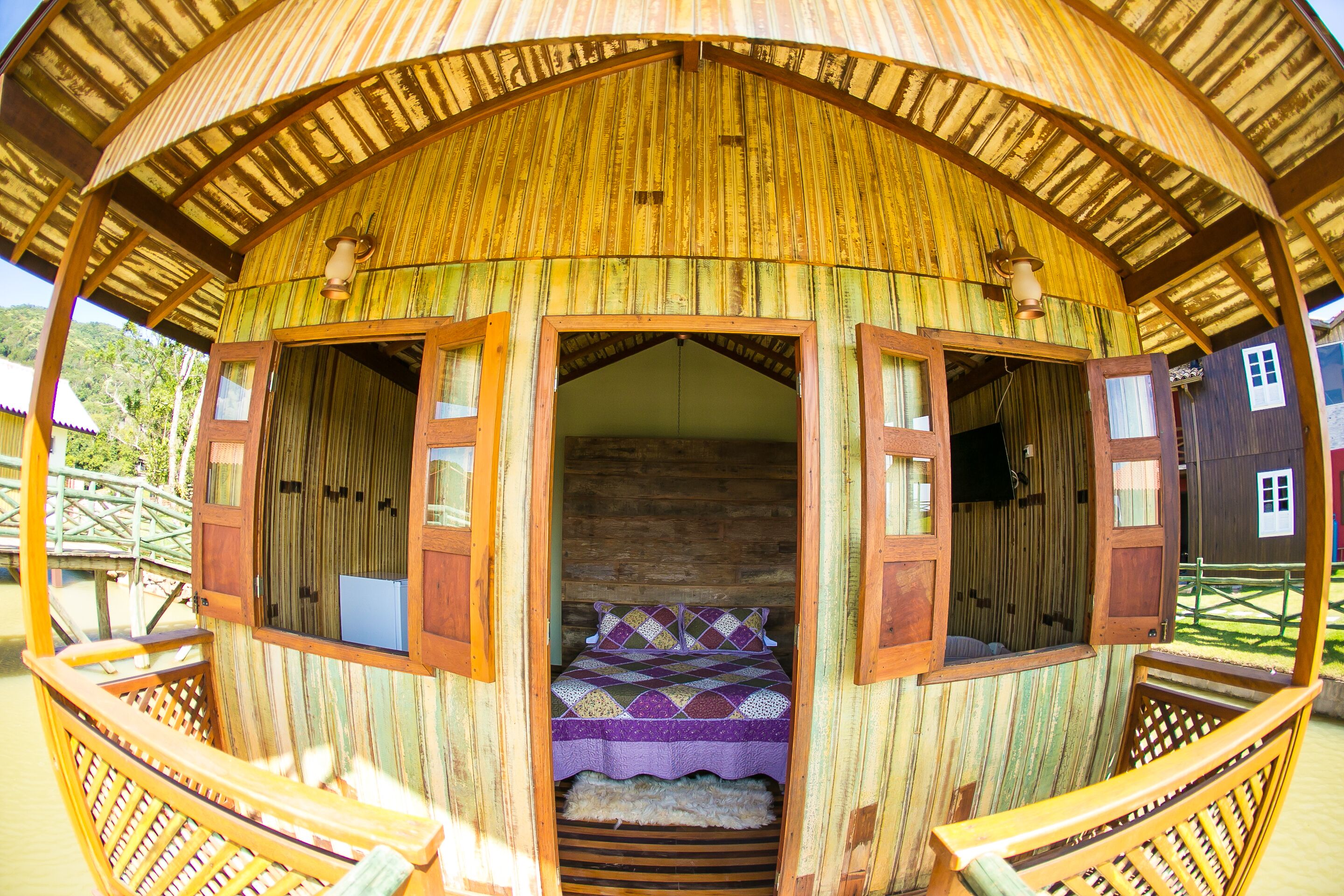 Chale Angico | Desk, laptop workspace, free WiFi, bed sheets