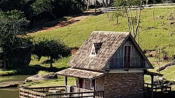 Chale Do Lago | 1 bedroom, desk, laptop workspace, free WiFi