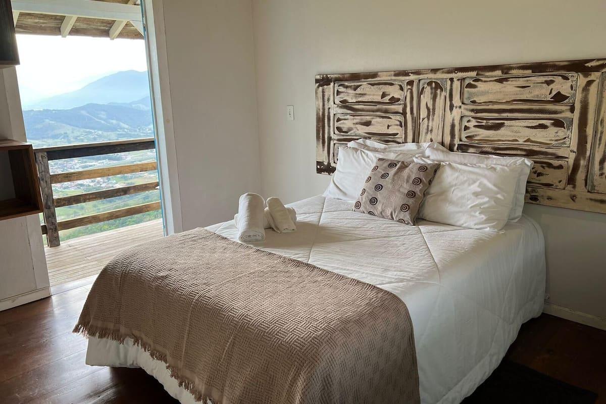 1 bedroom, desk, laptop workspace, free WiFi