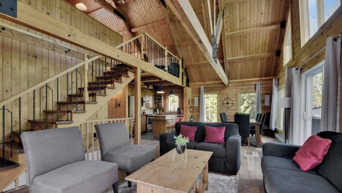 Fernseher, Kamin, Bücher