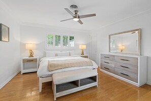 4 bedrooms, desk, travel cot, free WiFi