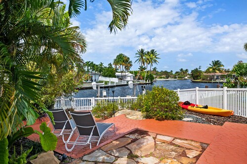 Luxury WATERFRONT Villa w/ Pool