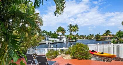 Luxury WATERFRONT Villa w/ Pool