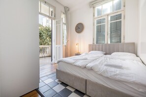 Laptop workspace, iron/ironing board, free WiFi, bed sheets - OurPlace Rothschild Allenby (Tel Aviv)