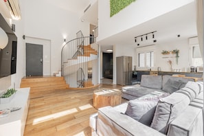 Luxury Apartment | Living area | 42-inch Smart TV with digital channels, TV, Netflix - OurPlace Rothschild Allenby (Tel Aviv)