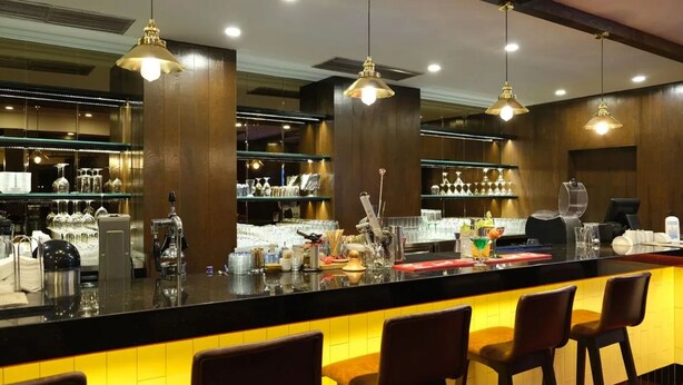 4 quầy bar/khu lounge 