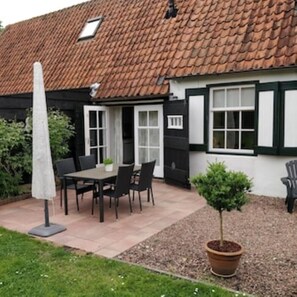 تناول الطعام بالخارج