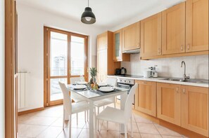 Kühlschrank, Ofen, Herdplatte, Geschirrspüler