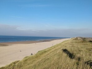 Plage à proximité, chaises longues