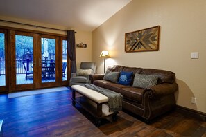 Smart TV, fireplace, DVD player, books