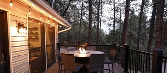 Bear View Cabin - Your Ultimate Vacation Rental Escape! Sleeps 8!!