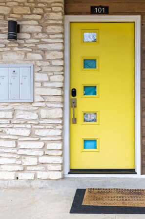 Exterior detail - Entire Warm and Lovely Condo in North Central Austin (Austin)