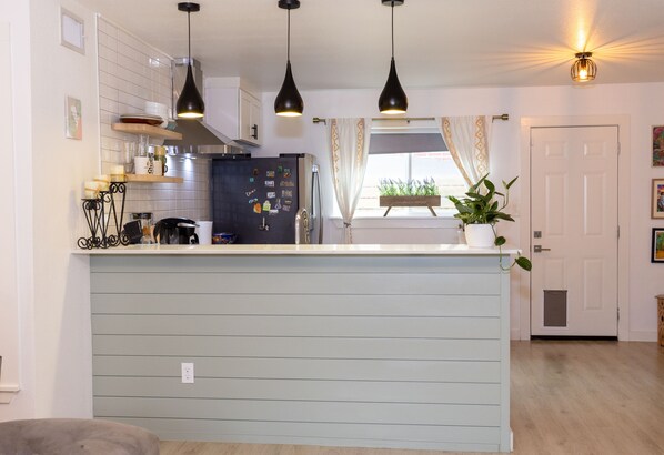 Dining tables - Entire Warm and Lovely Condo in North Central Austin (Austin)