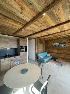 Interior - 1st floor, balcony, parking, tv, ski locker, 30m², Alpe d'Huez (L'Alpe d'Huez)