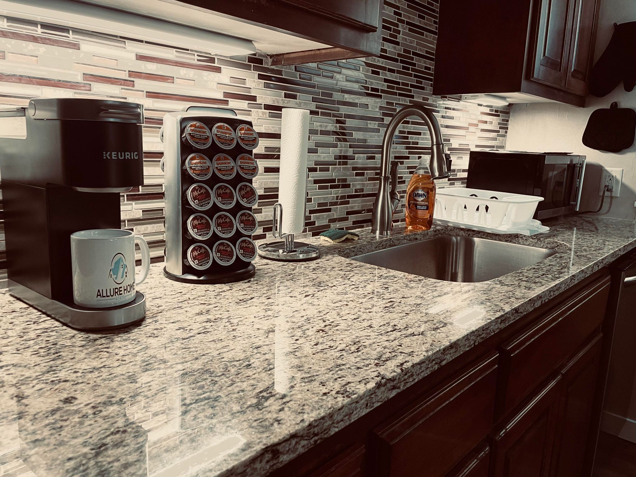 冷蔵庫、電子レンジ、オーブン、コンロ