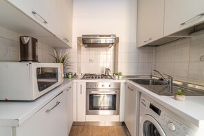 City-Apartment | Eigene Küche | Kühlschrank, Ofen, Kochgeschirr/Geschirr/Besteck