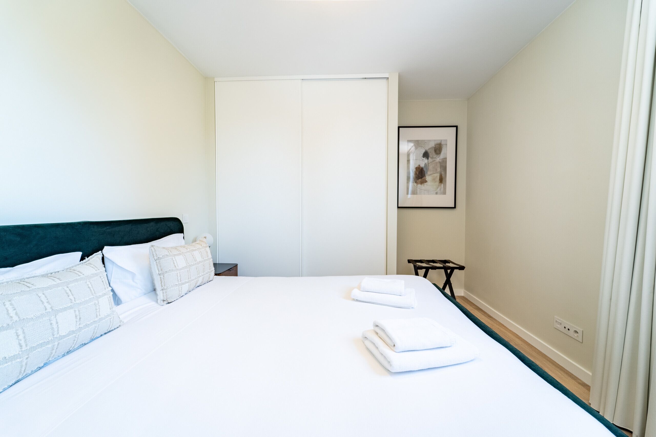 1 soveværelse, pengeskab på værelset, strygejern/strygebræt