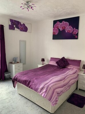 Basic Double Room - Purple Room | Free WiFi, bed sheets - Red Rose Self-service (Leigh)